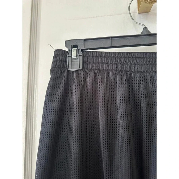 Starters Men’s size medium black basketball shorts - Picture 3 of 6